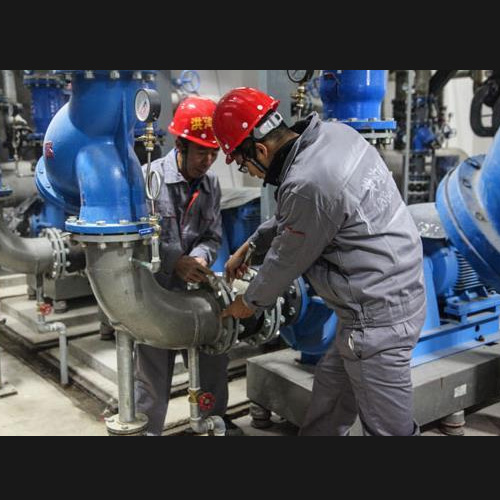 镇江工厂设备维修现场